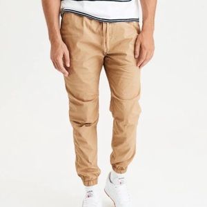 Cream khaki American eagle joggers.